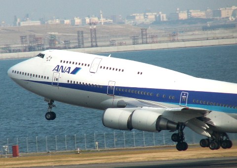RJTT Terminal 2 2004/12/24-1